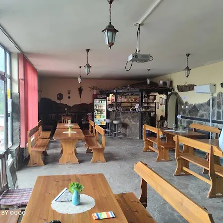 семеен изгрев Hotel *